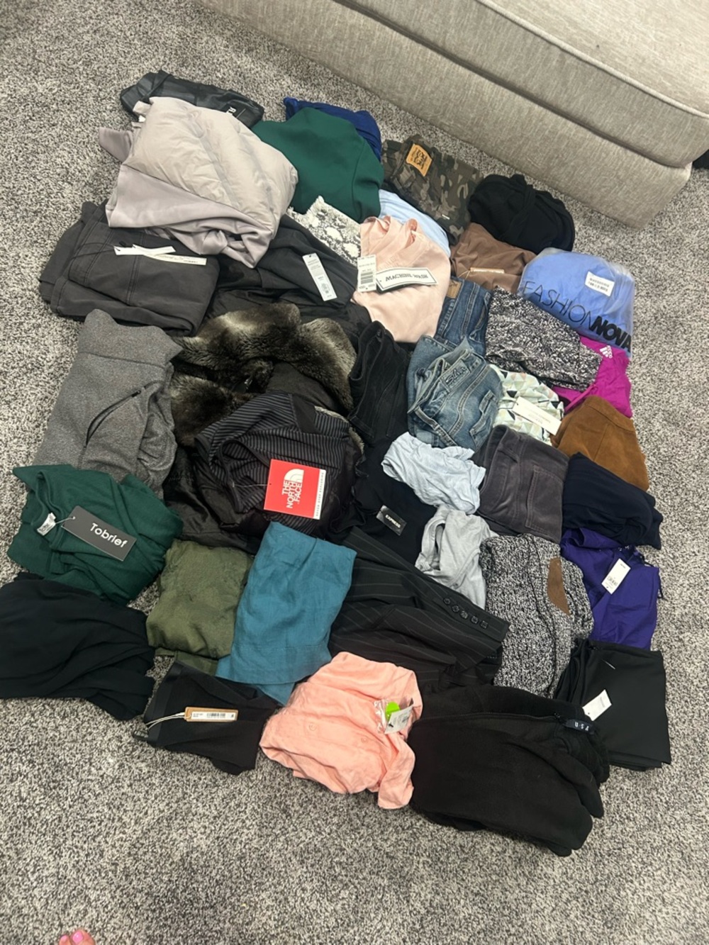 Lululemon, Athleta, Skims NWT 40 Piece Women’s Reseller Box Wholesale Bundle - Picture 4 of 11